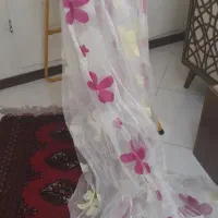 چند مدل پرده شیشه ای گل‌دار و براق