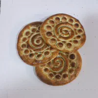 فروشنده خانم در شیرمال پزی۲۰تا۳۰ساله
