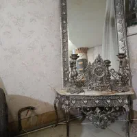 آیینه و شمعدانی قدیمی