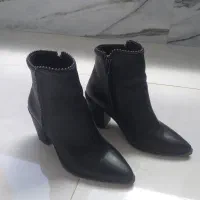 کفش سایز ۳۷