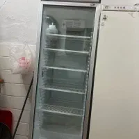 یخچال نوشابه کوکا کاملا سالم و تمیز بدون خط و خش