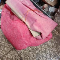 موکت قرمز در حد نو  ۳۰ متر هست