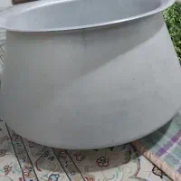 تعدادی وسایل و دیگ نو