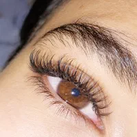 تخفیف کاشت و اکستنشن مژه