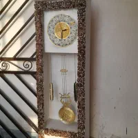 میز وساعت با ویترین