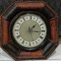 دوعدد ساعت دیواری