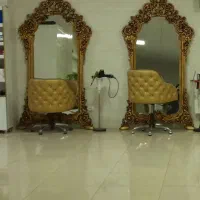 آینه قدی و صندلی