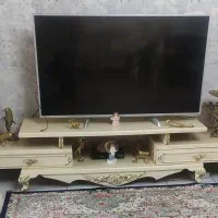 میز تلویزیون چوبی و آینه و کنسول