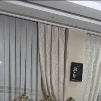 ۱ عدد پرده پزیرایی سفید،شیری/۲ عدد والان