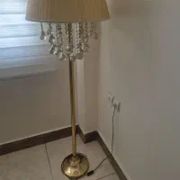 اباژر کنار سالنی کاملا سالم