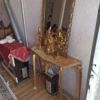 آیینه و شمعدان و کنسول و ساعت