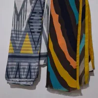 تعدادی روسری شالی