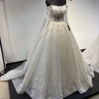 لباس عروس پرنسسی خاص کارشده و دنباله‌دار