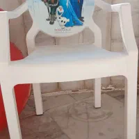 صندلی و توپ بزدگ ورزشی بچه‌گانه