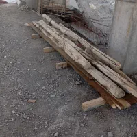 تعدادی تخته با پشت بند