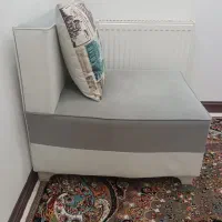 یک عدد مبل تک نفره ودوعدد ۸و۶ راهی