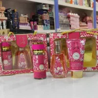 ادکلن یارا و حمرا