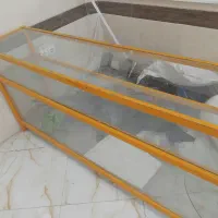 ویترین شیشه ای