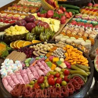 فینگرفود لوکس و با کیفیت با هدیه جشن تولد سینی مزه