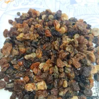 کشمش آبگیری آفتابی پاک شده بدون چوب و هسته