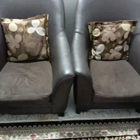 میز تلویزیون و۴ عدد مبل تک نفره با میز تحریر