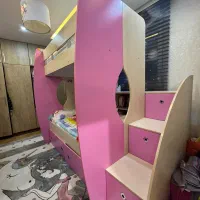 تخت۲طبقه همراه با کمد و پاتختی و ۲عدد تشک در حد نو