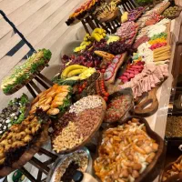 فینگر فود و دیزاین میز تولد فروش غذاهای کیلویی