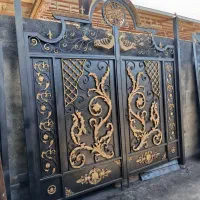 توسکارنگ شده درب فرفورژه باغی. ویلا.