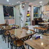 منشی و صندوقدار خانم
