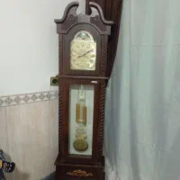 میز تلویزیون و ساعت ایستاده