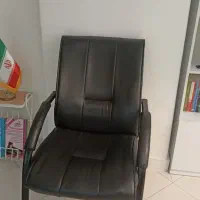 صندلی انتظار چرم مشکی