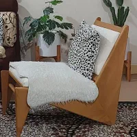 صندلی چوبی یا مبل تک