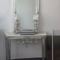 آینه شمعدان و کنسول و یک جلد قرآن به همراه قاب