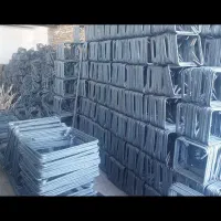 کارگر برای آهن فروشی