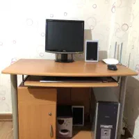 کامپیوتر و لوازم و میز کامپیوتر در حد نو