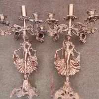 جا شمعدانی و چراغ کنار تختی