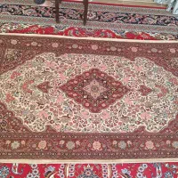 فرش دستباف با گل های ابریشمی
