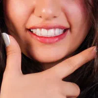 کلینیک دندانپزشکی ماه نو
