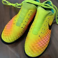 کفش سالنی فوتسال