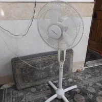 پنکه سالم وتمیز پایه دار