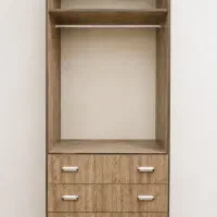 کمد دارای رگال لباس و کتابخانه و ۳ کشو ریلی