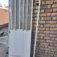 وسایل ساختمان بلوک آجر در چهارپایه میلگرد تیرچه