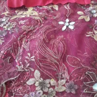 پارچه پیراهنی و چادر دوخته شده