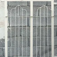 پنجره آهنی سالم رنگ شده