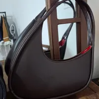 یکی بخر کیف ولی دوتا ببر