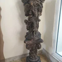 مجسمه تزئینی با پایه