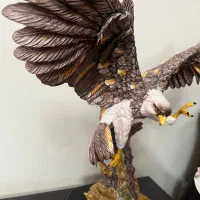 مجسمه عقاب
