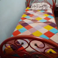 تخت فلزی