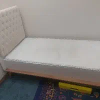 تخت نوجوان