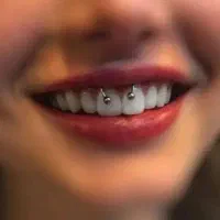 خدمات پرسینگ و سوراخ گوش حرفه ای هم خدمات هم آموزش